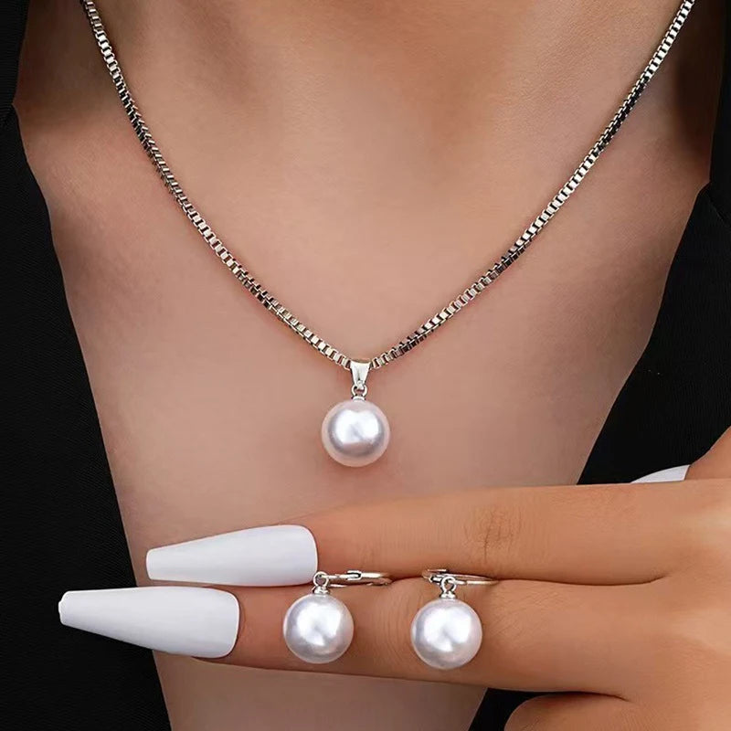 Pearl Elegance Necklace & Earrings Set