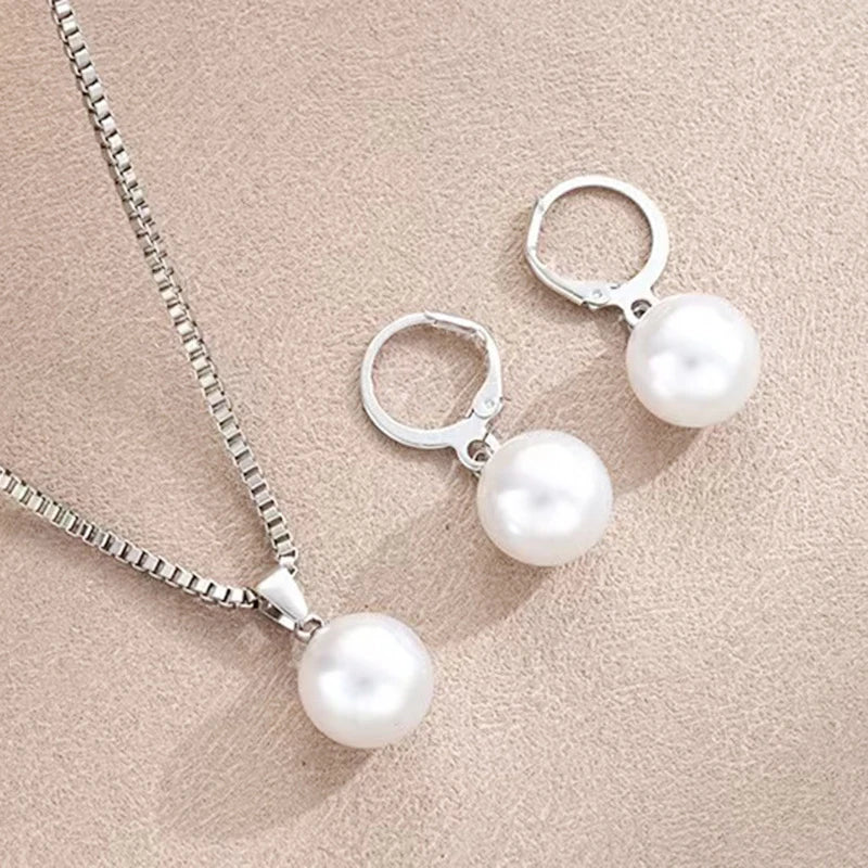 Pearl Elegance Necklace & Earrings Set