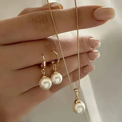 Pearl Elegance Necklace & Earrings Set
