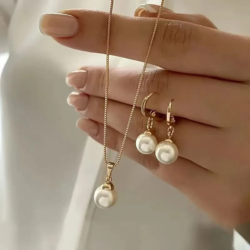 Pearl Elegance Necklace & Earrings Set